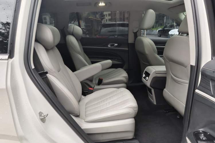 Used Ford Equator 2021 EcoBoost 225 Platinum Edition 6-seater Interior 2
