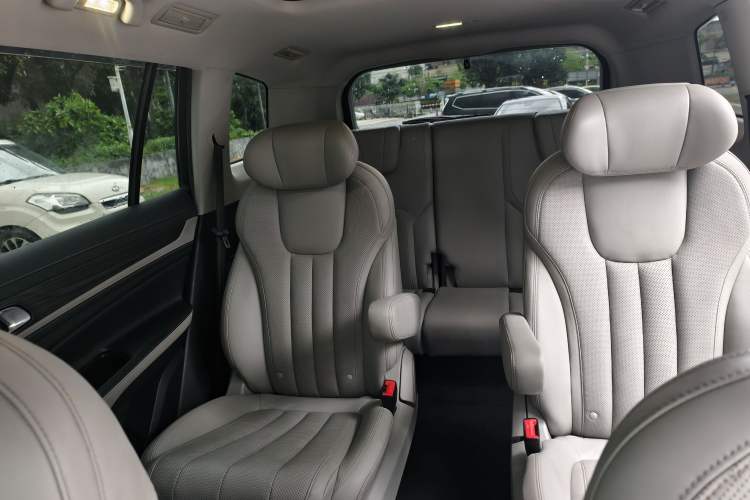 Used Ford Equator 2021 EcoBoost 225 Platinum Edition 6-seater Interior 4