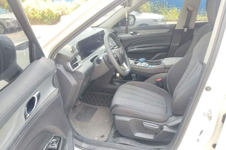 Used Ford Equator 2021 EcoBoost 225 Titanium Edition 5-seater Left Front Seat