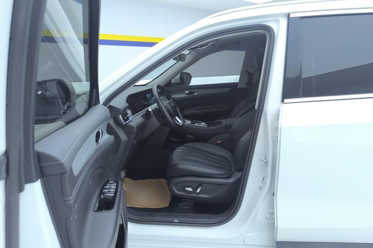 Used Ford Equator 2021 EcoBoost 225 Platinum Edition 6-seater Left Front Seat