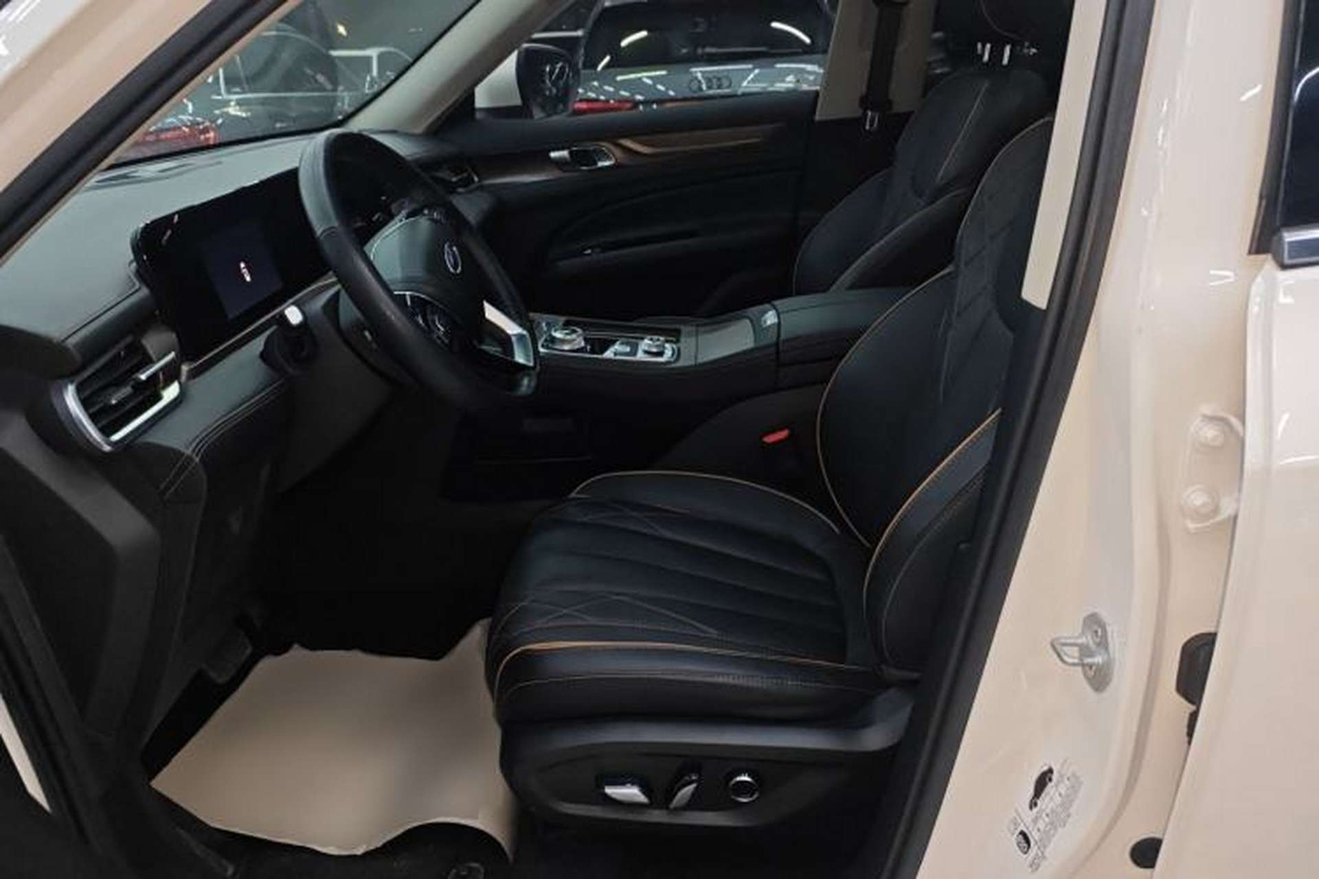 Used Ford Equator 2021 EcoBoost 225 Premier 6-Seater Left Front Seat