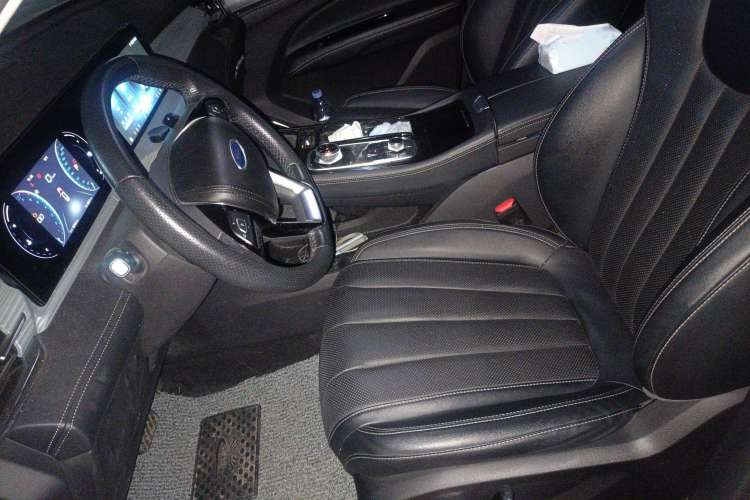 Used Ford Equator 2021 EcoBoost 225 Platinum Edition 6-seater Left Front Seat