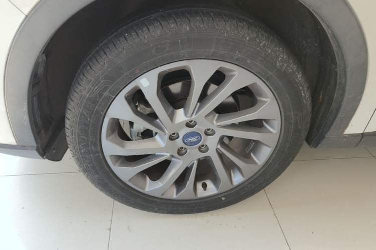 Used Ford Equator 2021 EcoBoost 225 Premier 6-Seater Left Front Wheel Hub