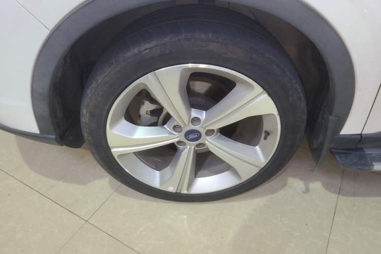Used Ford Equator 2021 EcoBoost 225 Premier 6-Seater Left Front Wheel Hub