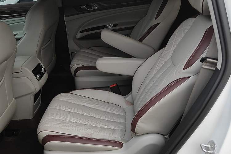 Used Ford Equator 2021 EcoBoost 225 Premier 6-Seater Left Rear Seat