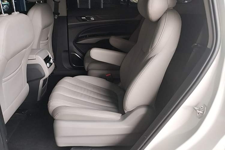 Used Ford Equator 2021 EcoBoost 225 Platinum Edition 6-seater Left Rear Seat