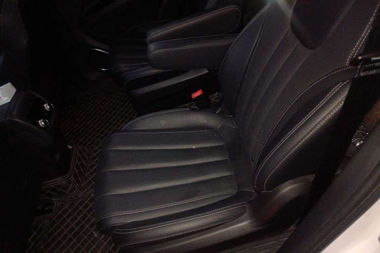 Used Ford Equator 2021 EcoBoost 225 Platinum Edition 6-seater Left Rear Seat