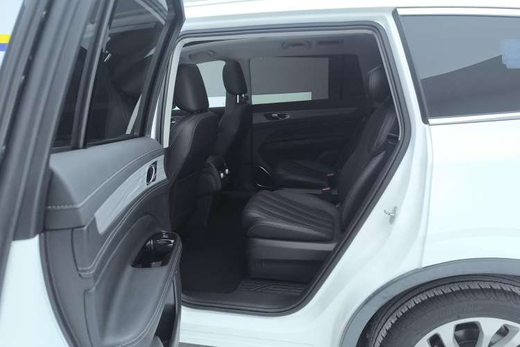Used Ford Equator 2021 EcoBoost 225 Platinum Edition 6-seater Left Rear Seat