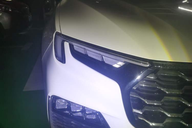 Used Ford Equator 2021 EcoBoost 225 Premier 6-Seater Right Front Headlight