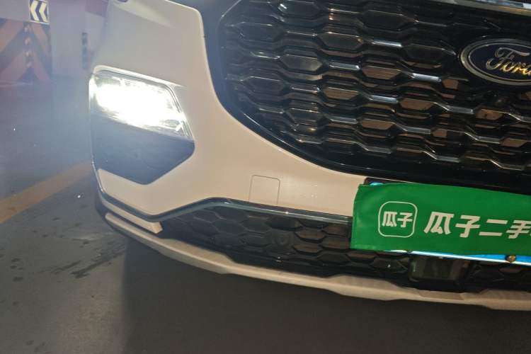 Used Ford Equator 2021 EcoBoost 225 Premier 6-Seater Right Front Headlight
