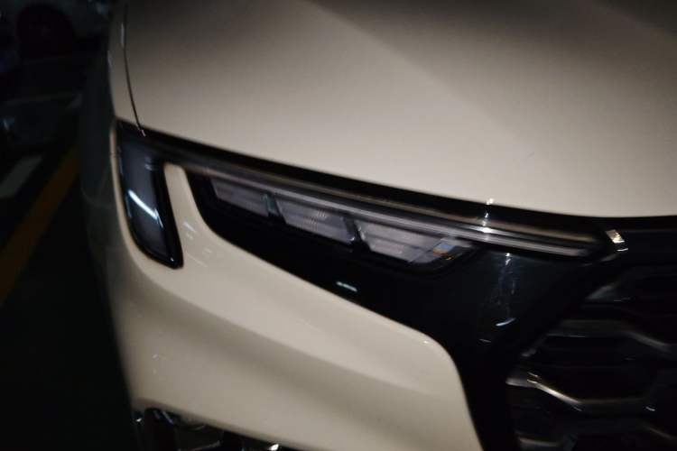 Used Ford Equator 2021 EcoBoost 225 Premier 6-Seater Right Front Headlight