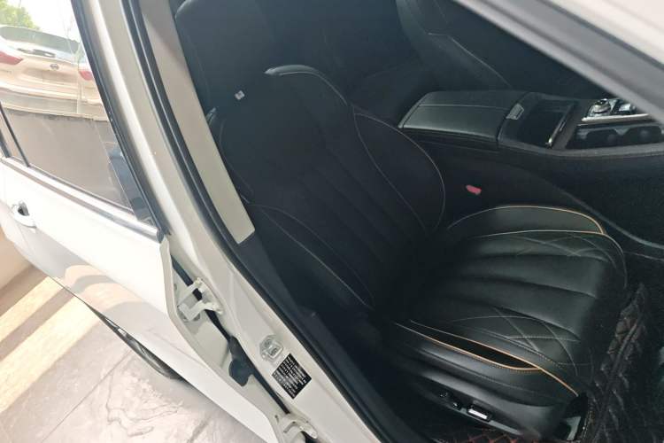 Used Ford Equator 2021 EcoBoost 225 Premier 7-Seater Right Front Seat