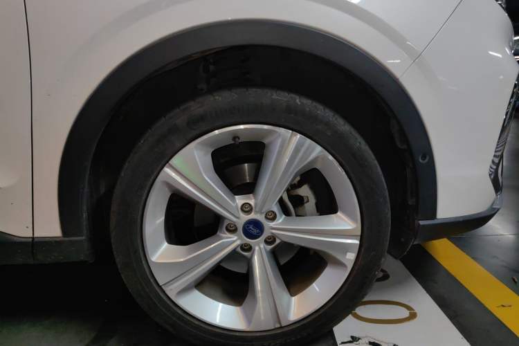 Used Ford Equator 2021 EcoBoost 225 Premier 7-Seater Right Front Wheel Hub