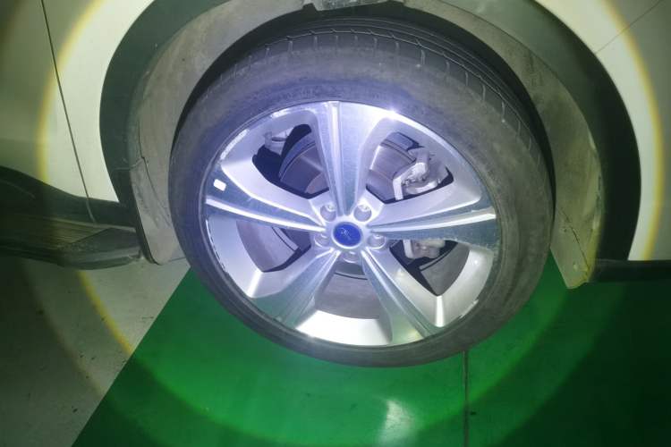 Used Ford Equator 2021 EcoBoost 225 Premier 6-Seater Right Front Wheel Hub