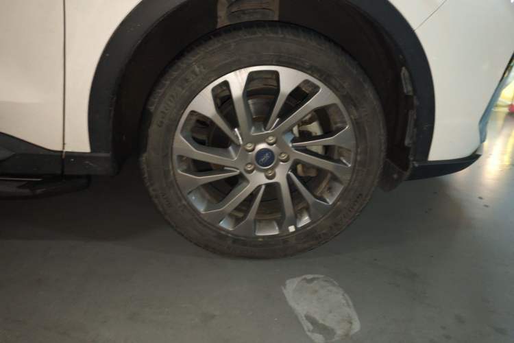 Used Ford Equator 2021 EcoBoost 225 Premier 6-Seater Right Front Wheel Hub