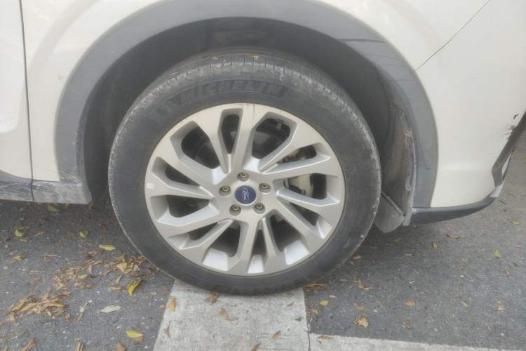 Used Ford Equator 2021 EcoBoost 225 Premier 6-Seater Right Front Wheel Hub