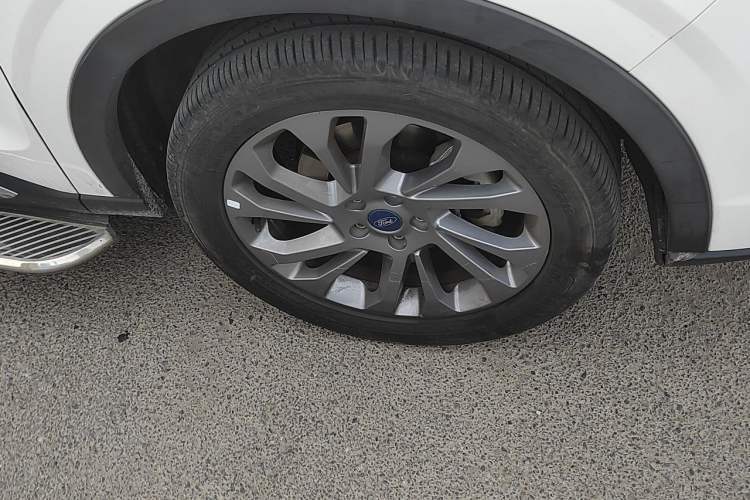 Used Ford Equator 2021 EcoBoost 225 Premier 6-Seater Right Front Wheel Hub