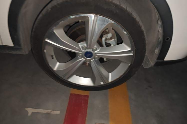 Used Ford Equator 2021 EcoBoost 225 Premier PLUS 7-Seater Right Front Wheel Hub