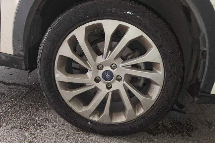 Used Ford Equator 2021 EcoBoost 225 Platinum Edition 5-Seater Right Front Wheel Hub