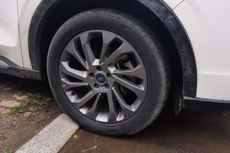 Used Ford Equator 2021 EcoBoost 225 Premier 7-Seater (2/2/3) Right Front Wheel Hub