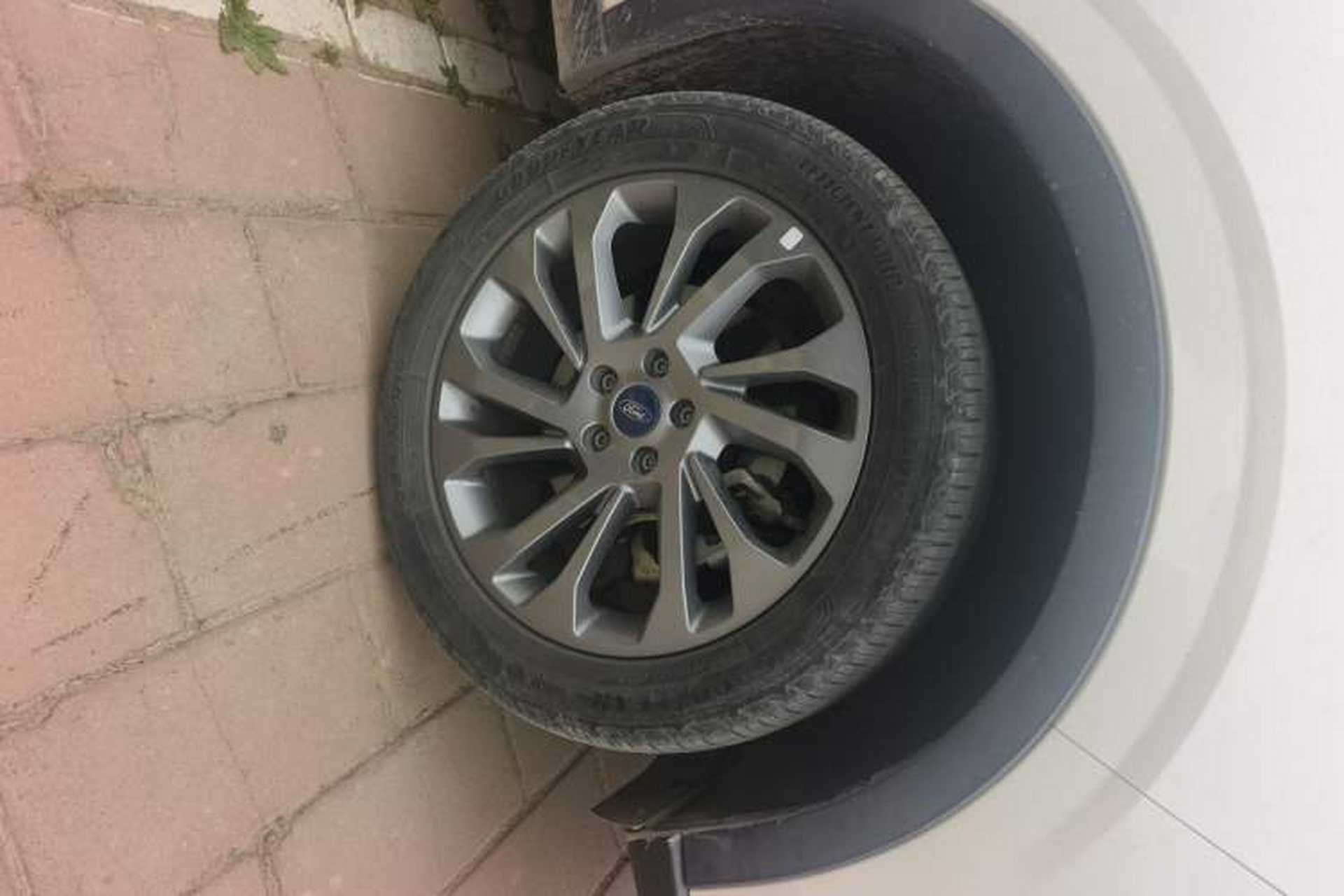 Used Ford Equator 2021 EcoBoost 225 Premier 6-Seater Right Front Wheel Hub