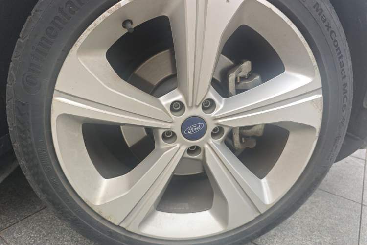 Used Ford Equator 2021 EcoBoost 225 Premier 7-Seater Right Front Wheel Hub
