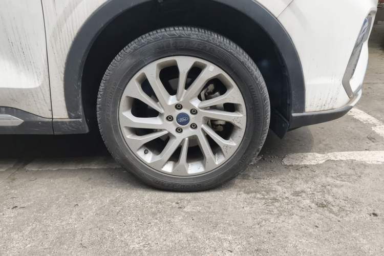 Used Ford Equator 2021 EcoBoost 225 Platinum Edition 6-seater Right Front Wheel Hub