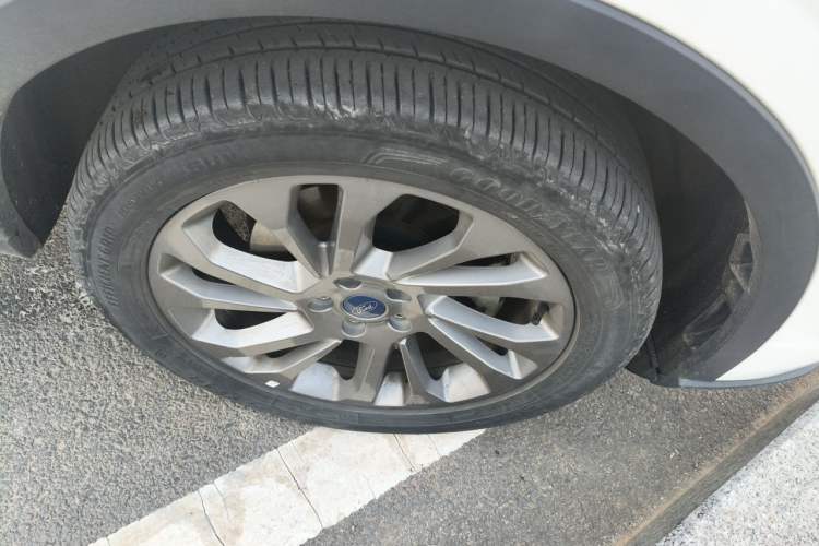 Used Ford Equator 2021 EcoBoost 225 Premier 6-Seater Right Front Wheel Hub