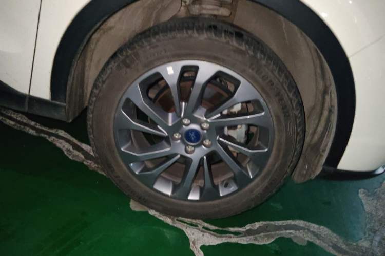 Used Ford Equator 2021 EcoBoost 225 Premier 6-Seater Right Front Wheel Hub