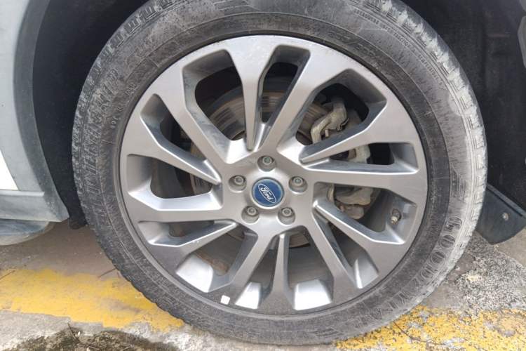 Used Ford Equator 2021 EcoBoost 225 Premier 6-Seater Right Front Wheel Hub