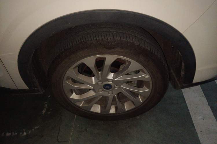 Used Ford Equator 2021 EcoBoost 225 Platinum Edition 6-seater Right Front Wheel Hub