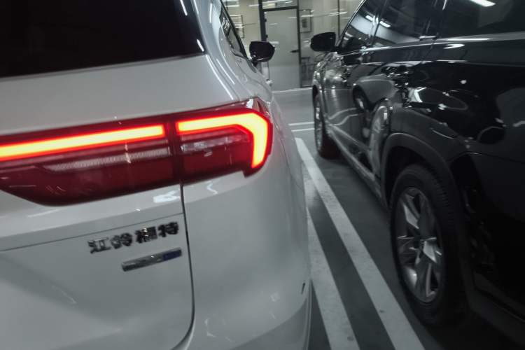 Used Ford Equator 2021 EcoBoost 225 Premier PLUS 6-Seater Right Rear Taillight