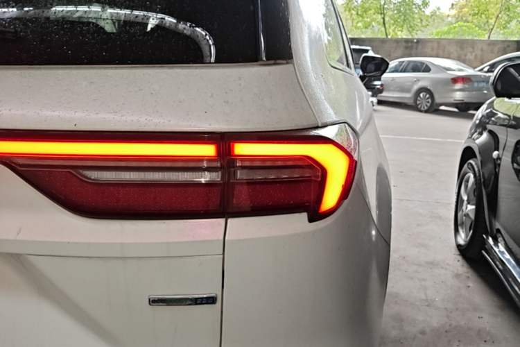 Used Ford Equator 2021 EcoBoost 225 Premier PLUS 6-Seater Right Rear Taillight