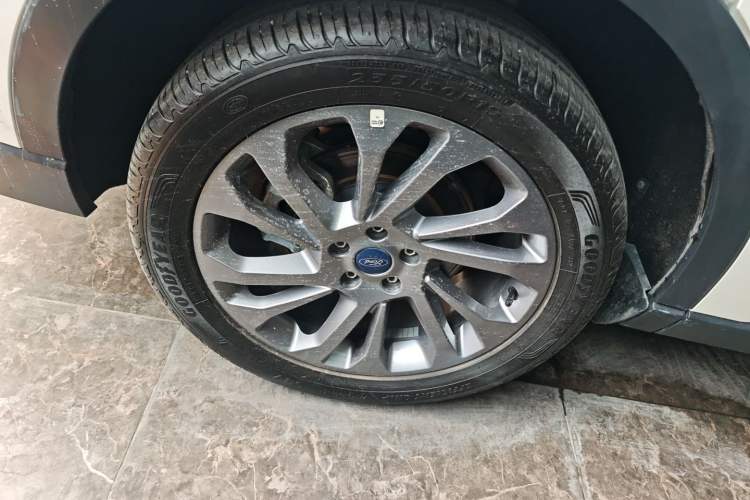 Used Ford Equator 2021 EcoBoost 225 Premier 7-Seater Right Rear Wheel Hub