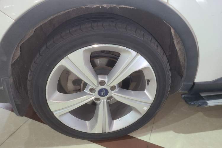 Used Ford Equator 2021 EcoBoost 225 Premier 6-Seater Right Rear Wheel Hub
