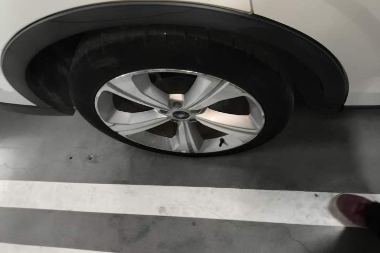Used Ford Equator 2021 EcoBoost 225 Premier PLUS 6-Seater Right Rear Wheel Hub