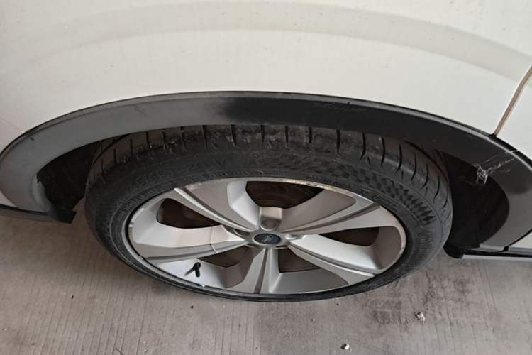 Used Ford Equator 2021 EcoBoost 225 Premier PLUS 6-Seater Right Rear Wheel Hub