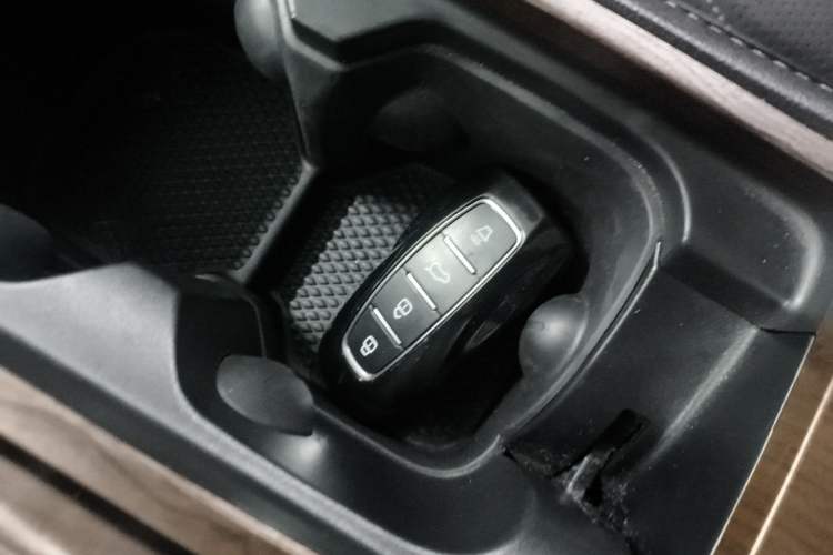 Used Ford Equator 2021 EcoBoost 225 Premier PLUS 6-Seater Vehicle Key