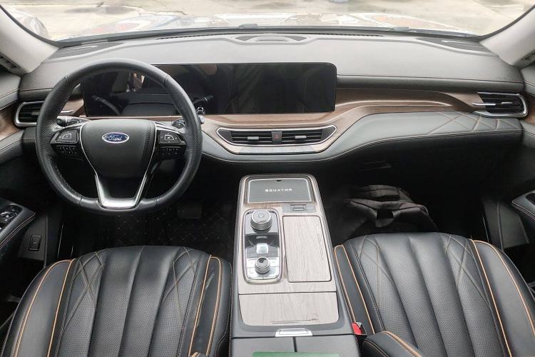 Used Ford Equator 2021 EcoBoost 225 Premier 7-Seater Center Console