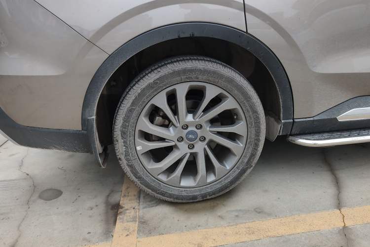 Used Ford Equator 2021 EcoBoost 225 Premier 7-Seater Right Rear Wheel Hub