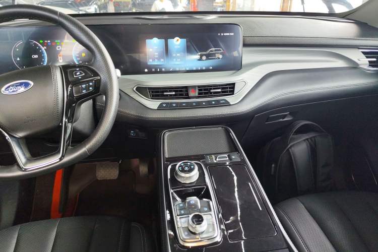 Used Ford Equator 2023 EcoBoost 225 Platinum Edition 7-Seater (2/2/3) Audio And AC Panel