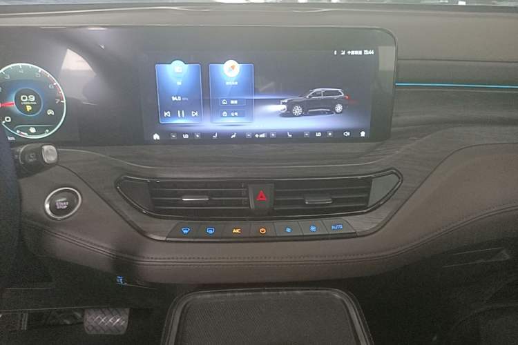 Used Ford Equator 2023 EcoBoost 225 Premier 7-Seater (2/2/3) Audio And AC Panel