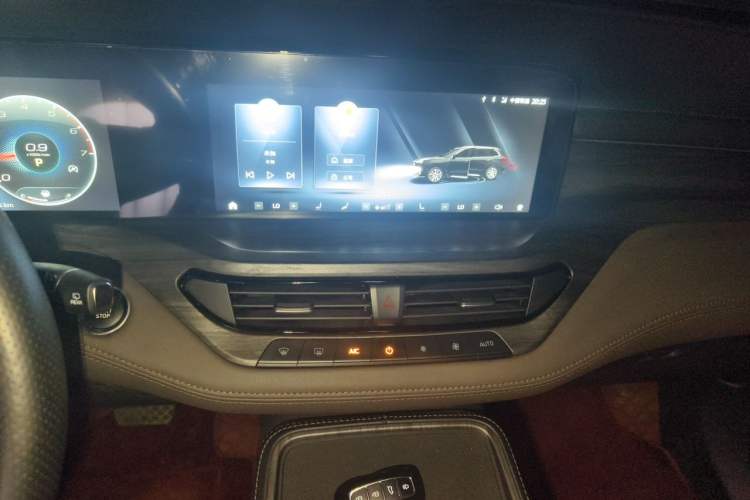 Used Ford Equator 2023 EcoBoost 225 Obsidian Orange Edition Prestige 7-Seater (2/2/3) Audio And AC Panel