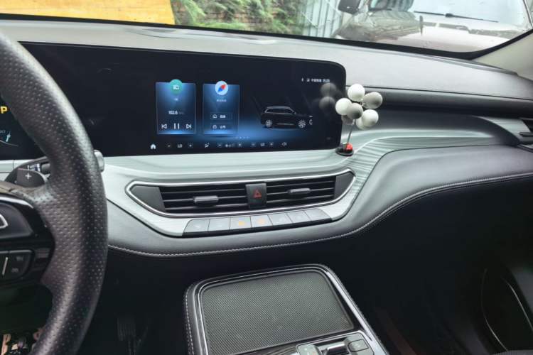 Used Ford Equator 2023 EcoBoost 225 Platinum Edition 7-Seater (2/2/3) Audio And AC Panel