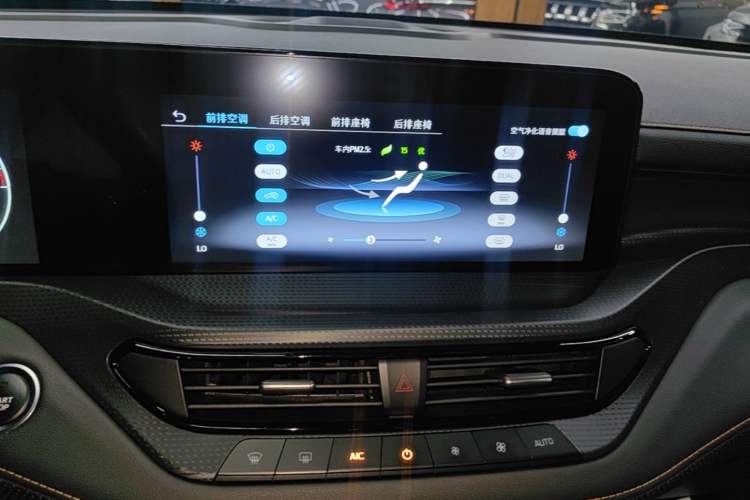 Used Ford Equator 2023 EcoBoost 225 Premier 7-Seater (2/3/2) Audio And AC Panel