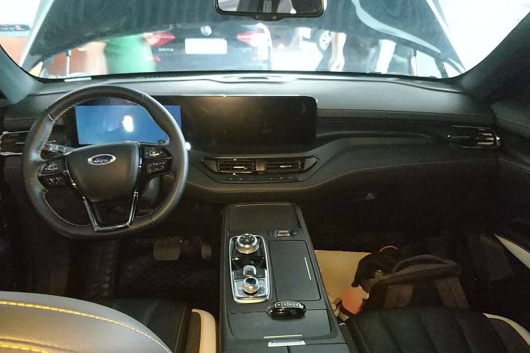 Used Ford Equator 2023 EcoBoost 225 Obsidian Orange Edition Prestige 7-Seater (2/2/3) Center Console