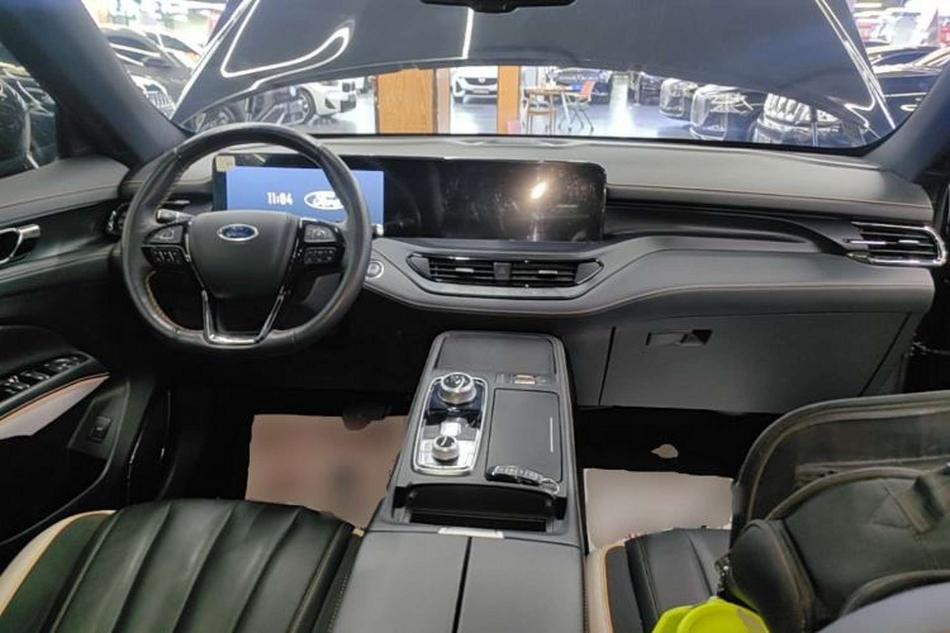 Used Ford Equator 2023 EcoBoost 225 Obsidian Orange Edition Prestige 7-Seater (2/3/2) Center Console
