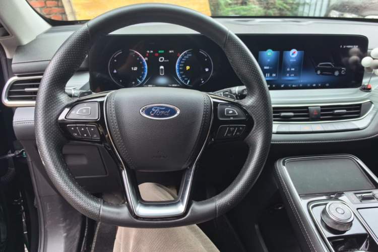 Used Ford Equator 2023 EcoBoost 225 Platinum Edition 7-Seater (2/2/3) Center Console