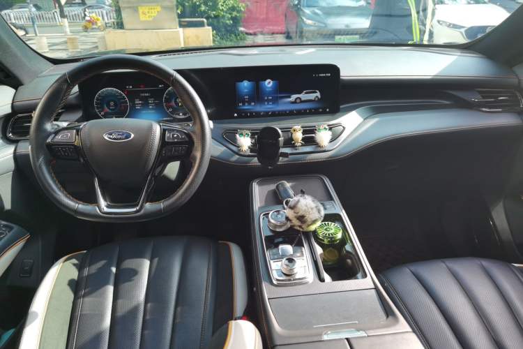 Used Ford Equator 2023 EcoBoost 225 Obsidian Orange Edition Prestige 7-Seater (2/2/3) Center Console