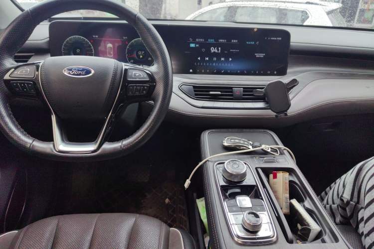 Used Ford Equator 2023 EcoBoost 225 Premier 7-Seater (2/2/3) Center Console